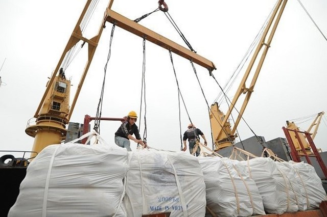 Trung Quốc kiểm soát nhập khẩu, xuất khẩu gạo Việt Nam giảm mạnh
