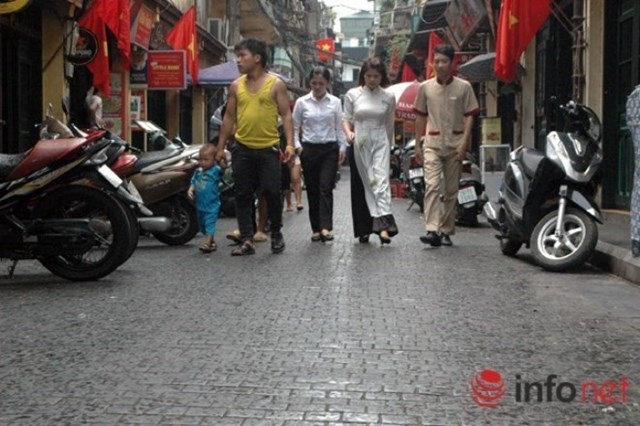Hà Nội yêu cầu dừng lát đá mặt đường phố cổ