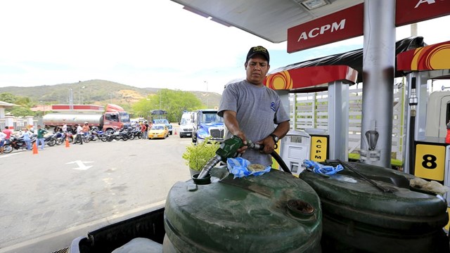Giá dầu châu Á tiếp tục tăng sau khi tăng hơn 10%