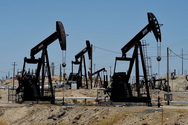 Giá dầu Mỹ tăng vọt hơn 6%