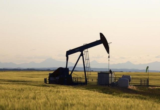 Giá dầu tăng mạnh sau báo cáo sản lượng của Mỹ