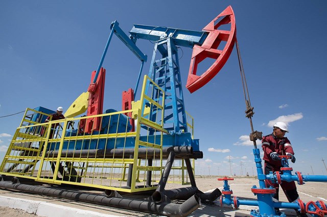 Giá dầu giảm mạnh phiên đầu tuần
