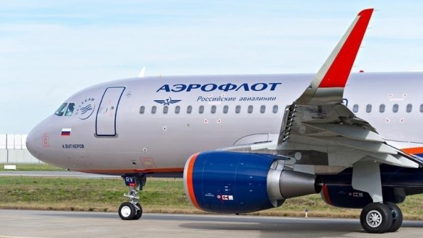 Ukraine cấm máy bay Nga qua không phận