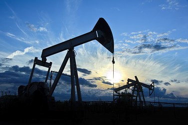 Giá dầu chốt tuần tăng hơn 9% lên cao nhất 3 tháng