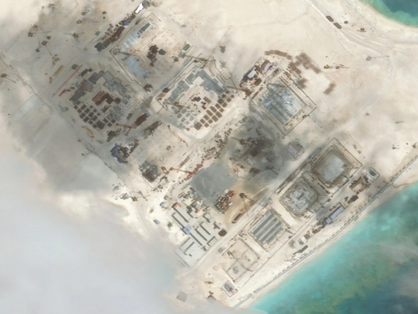 Mỹ khẳng định sẽ điều tàu chiến tới gần "đảo nhân tạo của Trung Quốc"