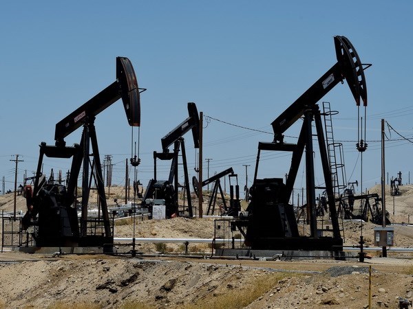Goldman Sachs: Giá dầu mỏ có thể tiếp tục giảm mạnh 