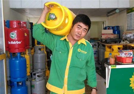 Giá gas tăng 17.000 đồng/bình 12 kg 