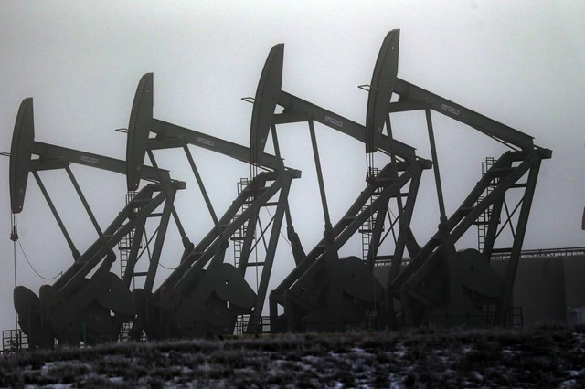 Giá dầu giảm do kinh tế Trung Quốc giảm tốc