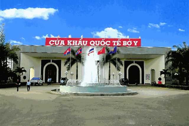 Hàng hóa qua cửa khẩu Bờ Y được thông quan cả ngày cuối tuần