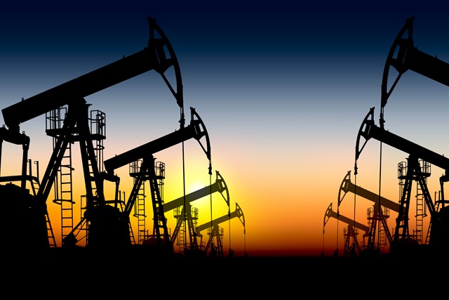 Giá dầu Brent giảm hơn 5% xuống dưới 50 USD/thùng