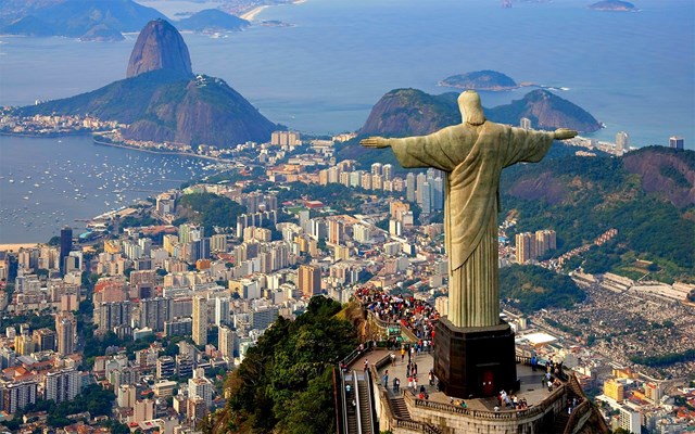 Brazil bị hạ xếp hạng tín nhiệm xuống gần mức rủi ro