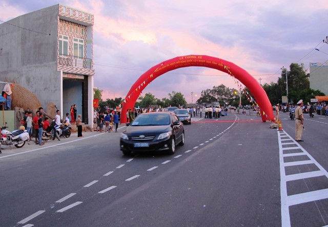 Thông xe 140km Quốc lộ 1 mở rộng đoạn qua Bình Định