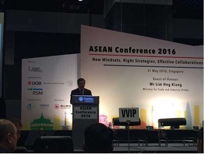 Thứ trưởng Bộ Công Thương Hoàng Quốc Vượng tham dự Hội thảo ASEAN 2016 tại Singapore