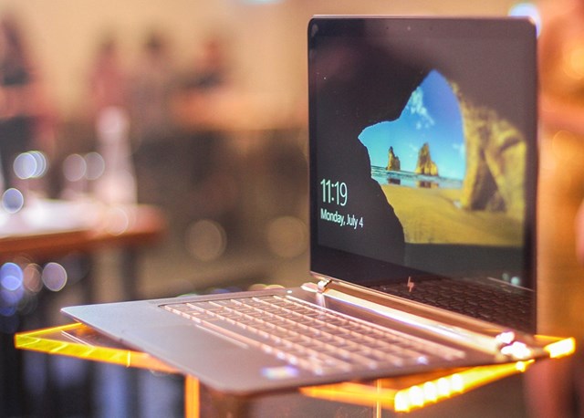 Laptop mỏng nhất thế giới về Việt Nam, giá 43 triệu đồng