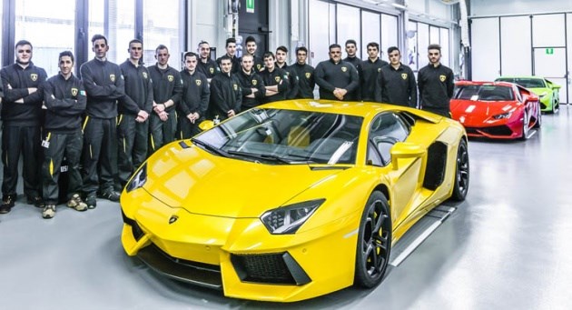 Lamborghini lập kỷ lục bán siêu xe: Cứ 2 tiếng lại một chiếc “xuất chuồng“