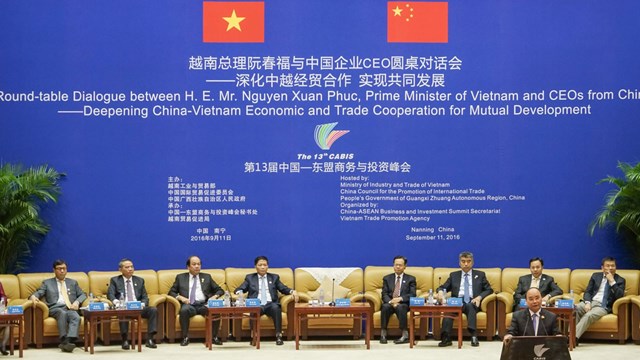 Thủ tướng Nguyễn Xuân Phúc đối thoại với các doanh nghiệp hàng đầu TQ tại CAEXPO 2016