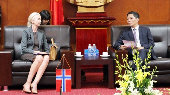 Bộ trưởng Trần Tuấn Anh tiếp Đại sứ đặc mệnh toàn quyền Vương quốc Na-uy tại Việt Nam