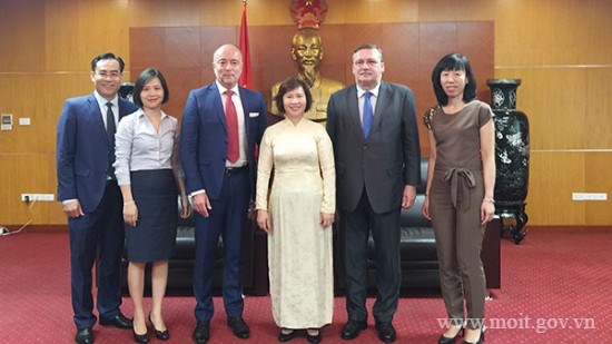 Thứ trưởng Hồ Thị Kim Thoa tiếp Phó Quốc vụ khanh Bộ Ngoại giao và KTĐN Hungary
