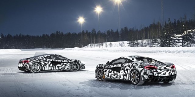 Lái siêu xe McLaren 3 ngày trong tuyết với giá 15.000 USD