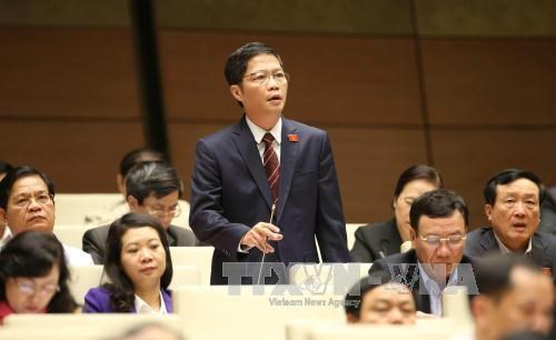 Bộ trưởng Trần Tuấn Anh trả lời nhiều vấn đề nóng trước Quốc hội