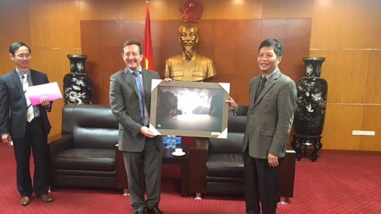 Bộ trưởng tiếp Đại sứ Cộng hòa Pháp tại Việt Nam