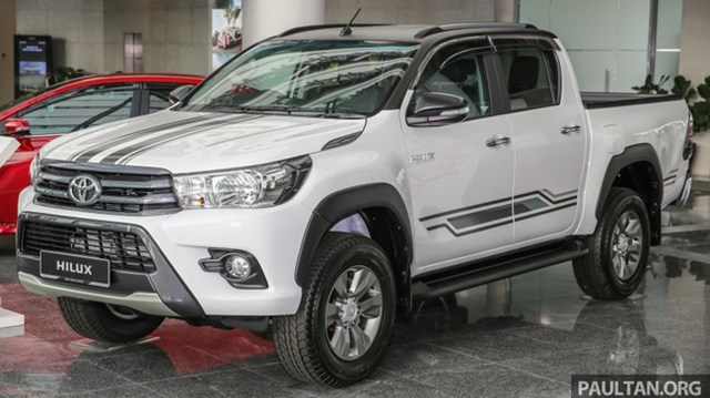 Cận cảnh Toyota Hilux bản đặc biệt mới tại Malaysia