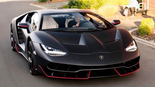 Siêu xe triệu USD Lamborghini Centenario màu đen nhám đầu tiên trên thế giới