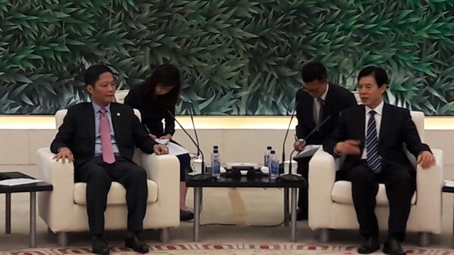 Bộ trưởng Trần Tuấn Anh hội đàm với Bộ trưởng Bộ Thương mại Trung Quốc 