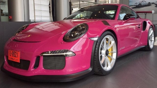 Siêu xe Porsche 911 GT3 RS trở nên nữ tính với bộ áo màu hồng