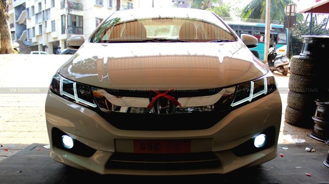 Honda City đời cũ "lột xác" với hệ thống đèn như Audi TT