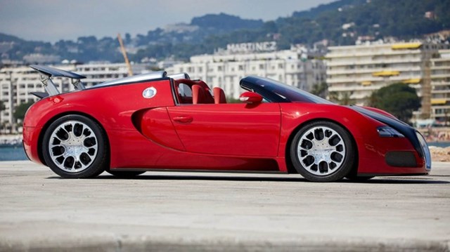 Bugatti Veyron Grand Sport đỏ rực “8 tuổi” rao bán gần 39 tỷ đồng