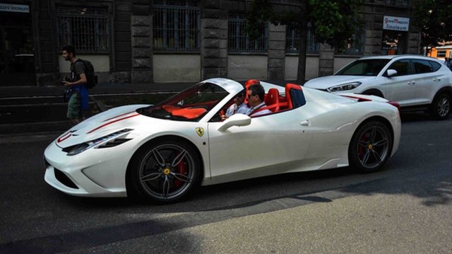 Hàng hiếm Ferrari 458 Speciale Aperta “phối đồ” đẹp mắt tại kinh đô thời trang TG