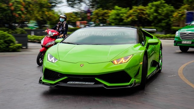 Siêu xe Lamborghini Huracan xanh cốm của đại gia kín tiếng Sài thành độ “khủng“