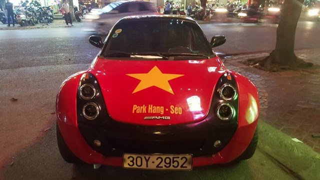 Ô tô khắp Việt Nam dán decal cầu mong U23 vô địch châu Á