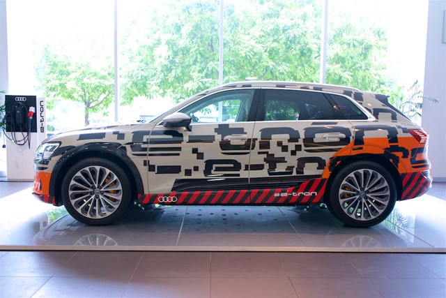 Chi tiết mẫu xe điện hoàn toàn đầu tiên của Audi tại Hà Nội
