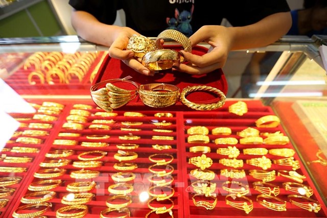 Nhập khẩu vàng của Ấn Độ gia tăng