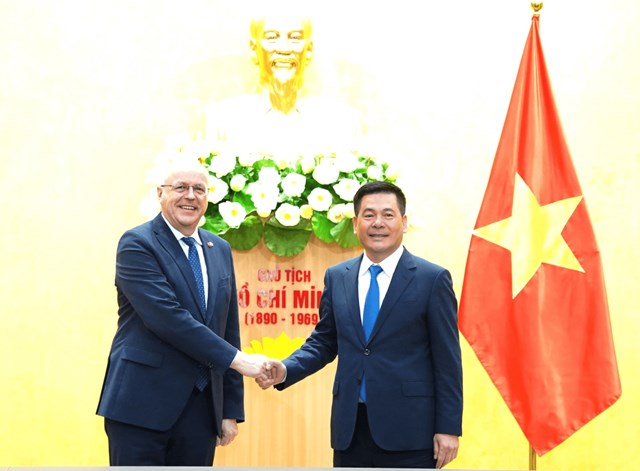 Bộ trưởng Nguyễn Hồng Diên làm việc với Đại sứ Phần Lan tại Việt Nam và DN năng lượng Phần Lan