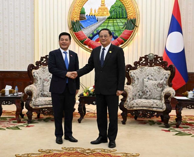 Bộ trưởng Nguyễn Hồng Diên tiếp kiến Thủ tướng Lào