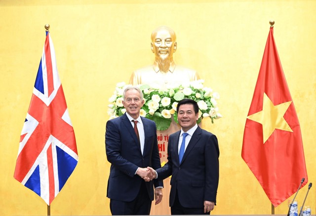Bộ trưởng Nguyễn Hồng Diên làm việc với cựu Thủ tướng Anh, Chủ tịch điều hành viện Tony Blair