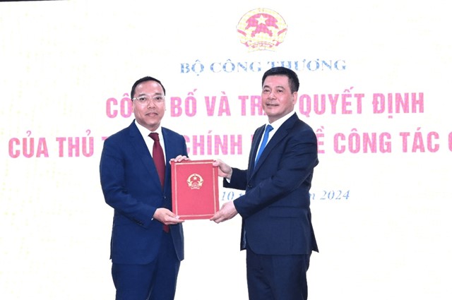 Công bố và trao Quyết định bổ nhiệm Thứ trưởng Bộ Công Thương cho đồng chí Nguyễn Hoàng Long