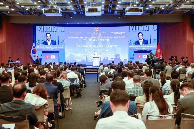 Bộ trưởng Nguyễn Hồng Diên tháp tùng Thủ tướng CP tham dự Diễn đàn lao động Việt Nam – Hàn Quốc