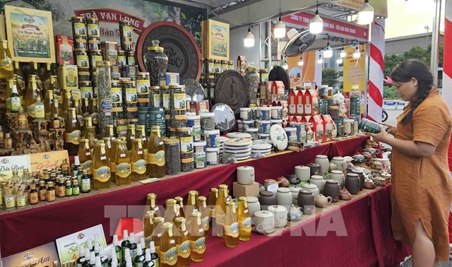 Hàng Việt Nam thích ứng với yêu cầu hội nhập quốc tế