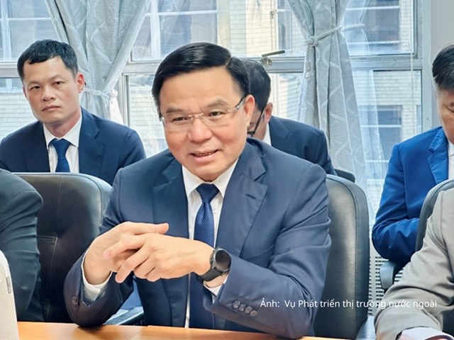 Bộ trưởng Bộ Công Thương Lê Mạnh Hùng làm việc với các doanh nghiệp tại Hoa Kỳ