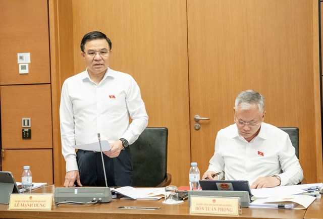 Bộ trưởng Bộ Công Thương Lê Mạnh Hùng giải đáp nhiều nội dung tại phiên thảo luận Tổ về dự án Luật Dầu khí (sửa đổi)