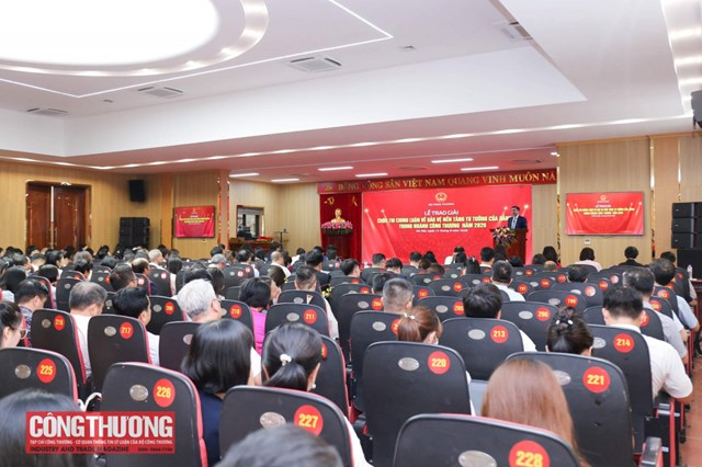 Thứ trưởng Nguyễn Sinh Nhật Tân: Bảo vệ nền tảng tư tưởng của Đảng không chỉ là yêu cầu về chính trị tư tưởng, mà cần được cụ thể hóa bằng cách làm thiết thực
