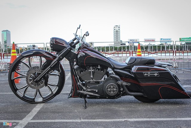  Xe Harley-Davidson Street Glide độ bánh lớn của Đức Tào Phớ