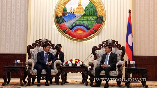 Bộ trưởng và Đoàn đại biểu Bộ Công Thương VN chào xã giao TTCP Lào Thoong-lun Sisulít