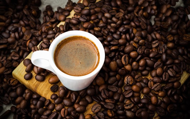 TT cà phê ngày 16/5: Giá robusta giảm xuống mức thấp nhất một tháng khi tồn kho tăng