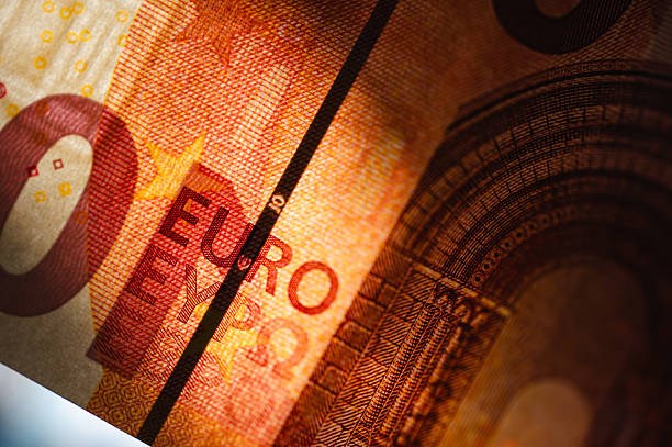 Tỷ giá euro ngày 18/5: Tỷ giá mua vào mất mốc 30.000 VND/EUR