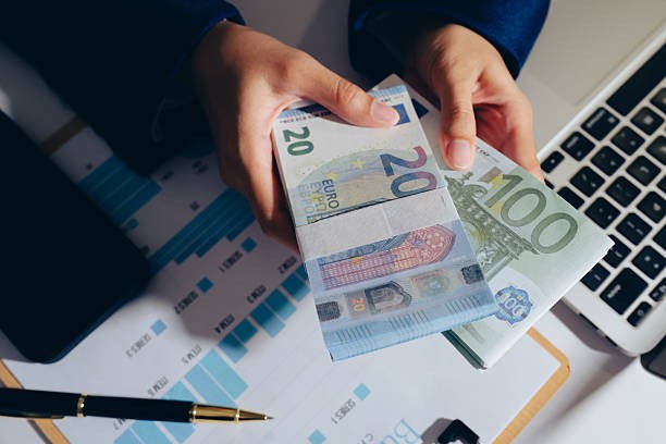 Tỷ giá euro ngày 19/5: Hồi phục sau chuỗi ngày giảm giá, nhiều ngân hàng tăng hơn 100 đồng